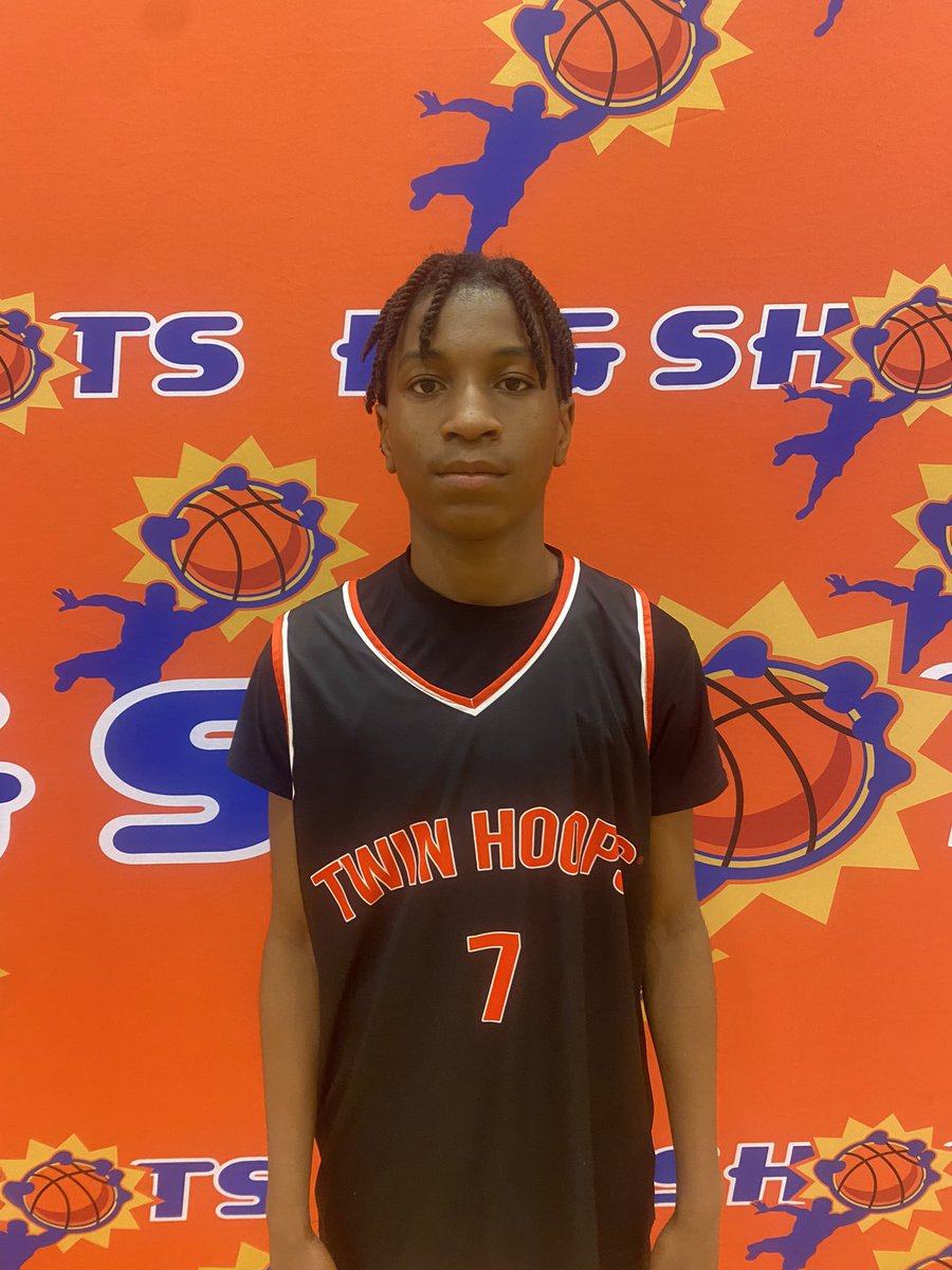 BigShotsGlobal's tweet photo. #BIGSHOTS #RockyTopMayhem 

14U (Court 1) 

Twin Hoops 60
5 David Foster 16 
7 Damartae Merchant 14 

Hawk Nation 22
1 Nolen Miller 11 https://t.co/LJLW2MHoW4