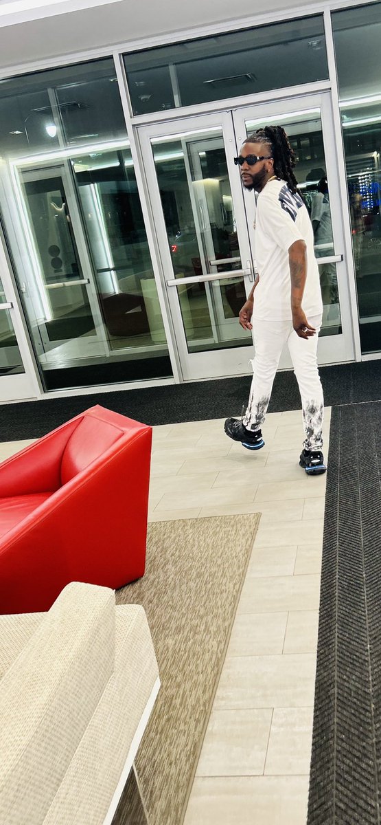 Kingmoobaric13's tweet photo. If I Let You You’ll Take Me Fa Granted ☁️ https://t.co/lQGGcnqQJX