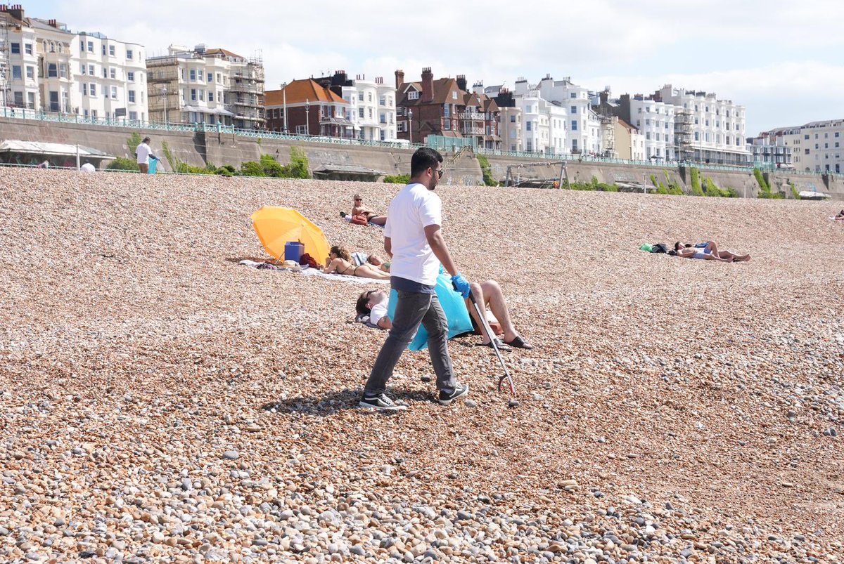 HCI_London's tweet photo. Few more pics of the #G20BeachCleanUp #MyBeachMyPride campaign at Brighton @narendramodi @PMOIndia @sujitjoyghosh @VDoraiswami #MissionLiFE @moefcc @MEAIndia @g20org https://t.co/JPBSmJq0g2