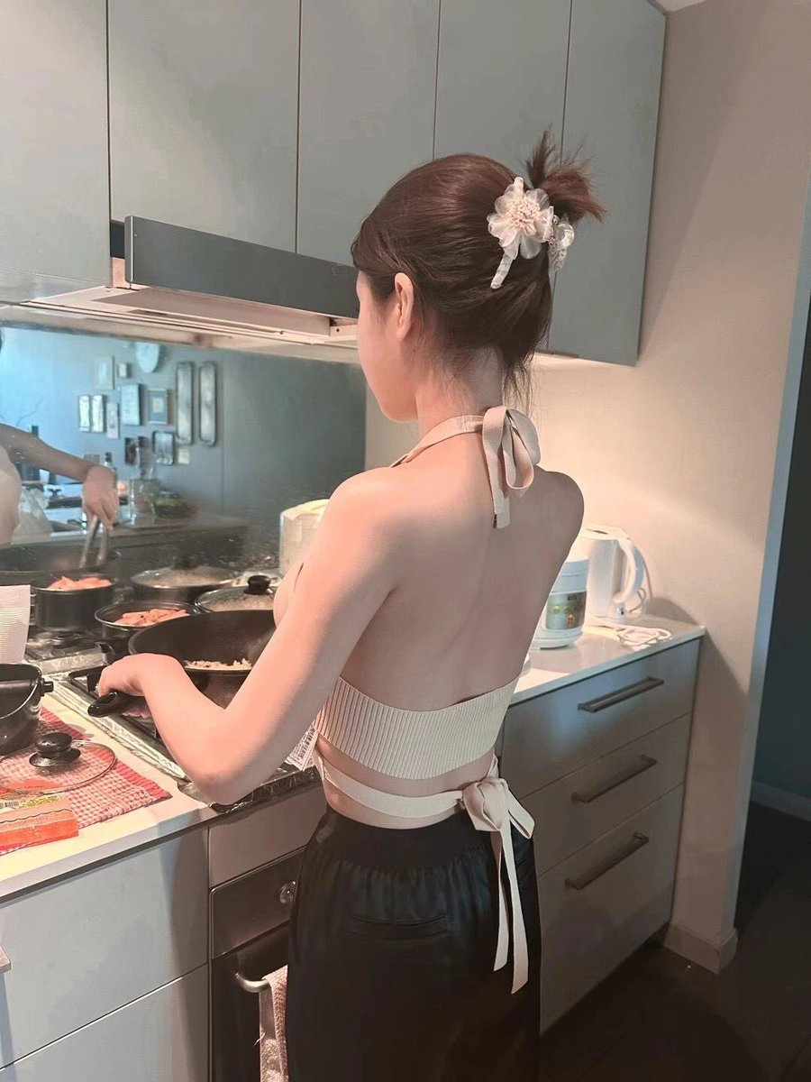 xiaociwei93's tweet photo. 周末，努力学习做饭的第N天
大家帮我看看这盘红烧肉有没有进步? https://t.co/3LjeS2ClGE