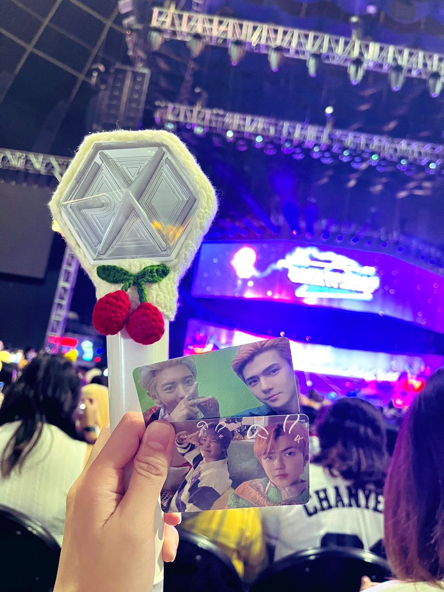 ujushop_ph's tweet photo. Seeing Chanyeol and Sehun last night was a dream come true 🥹 
My heart is full 🫶🏻 #EXOSCinMNL https://t.co/GJObnOa364