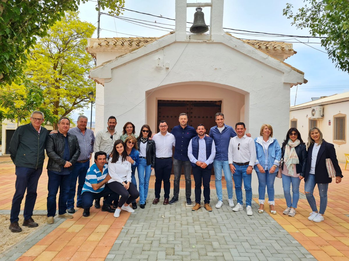 ppcaravaca's tweet photo. Del primer kilómetro hasta el último de nuestro término municipal, dando a conocer el proyecto y el equipo del Partido Popular de #Caravaca.
Hoy, con los vecinos de Los #Royos y El #Moralejo compartiendo propuestas para seguir mejorando juntos nuestra tierra.
#AúnMásPedanías https://t.co/bsil4gTlRJ
