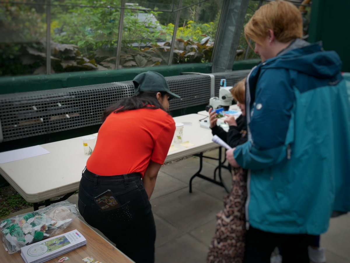 NamamiGaur's tweet photo. The curious young minds are always a treat to talk to. Had a great day at Plant Power 2023 @DundeeBotanics #PlantPathology #SciComm @UoDLifeSciences @JamesHuttonInst @BS_PP https://t.co/Svx2oPZwhE