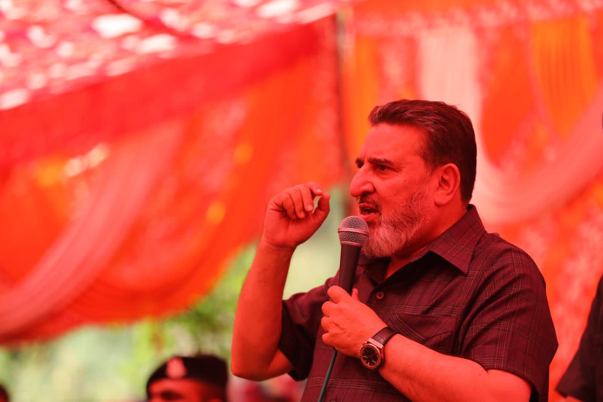 SMAltafBukhari's tweet image. What an incredible day at Krimchi Udhampur for the One Day Workers Convention! The air is electrified with the energy and enthusiasm of our amazing workers. Their passion and dedication serve as an inspiration.
#AltafBukhari #ApniParty