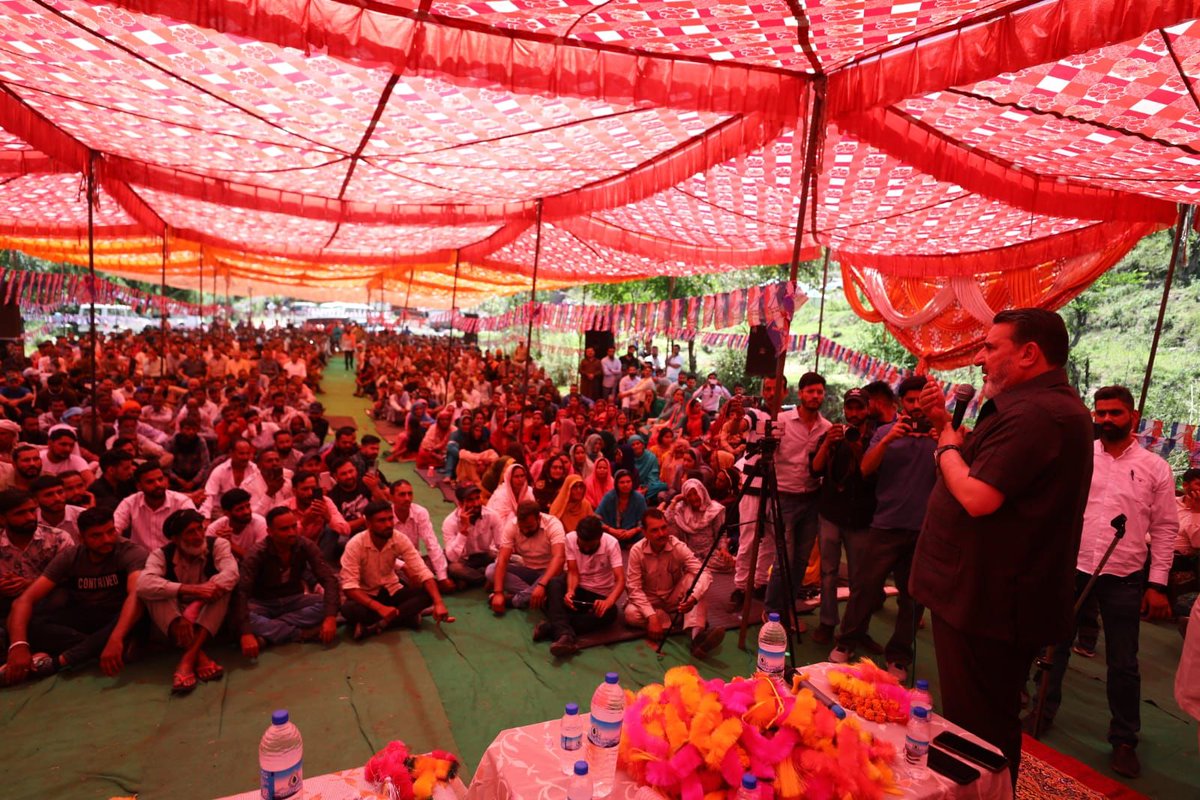 SMAltafBukhari's tweet image. What an incredible day at Krimchi Udhampur for the One Day Workers Convention! The air is electrified with the energy and enthusiasm of our amazing workers. Their passion and dedication serve as an inspiration.
#AltafBukhari #ApniParty