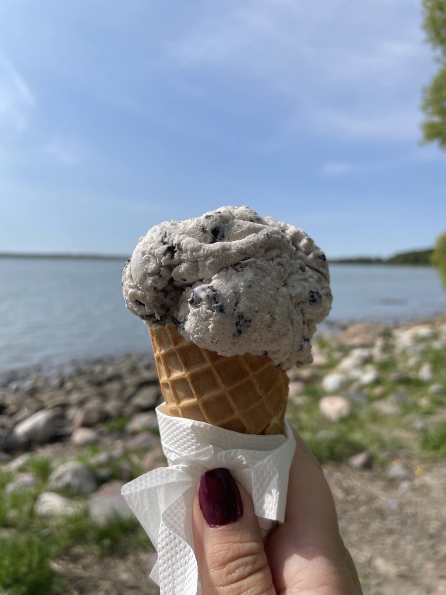 lasersilma's tweet photo. First outdoors ice cream of the season. 🤩 https://t.co/Cok4zrhseO