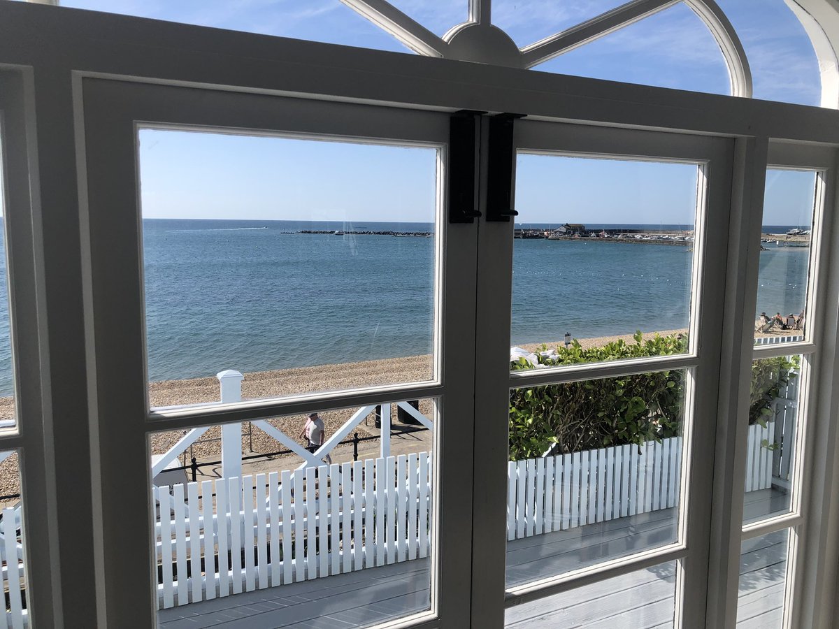 Who minds working on a Sunday with views like these? 😍☀️ #lymeregis