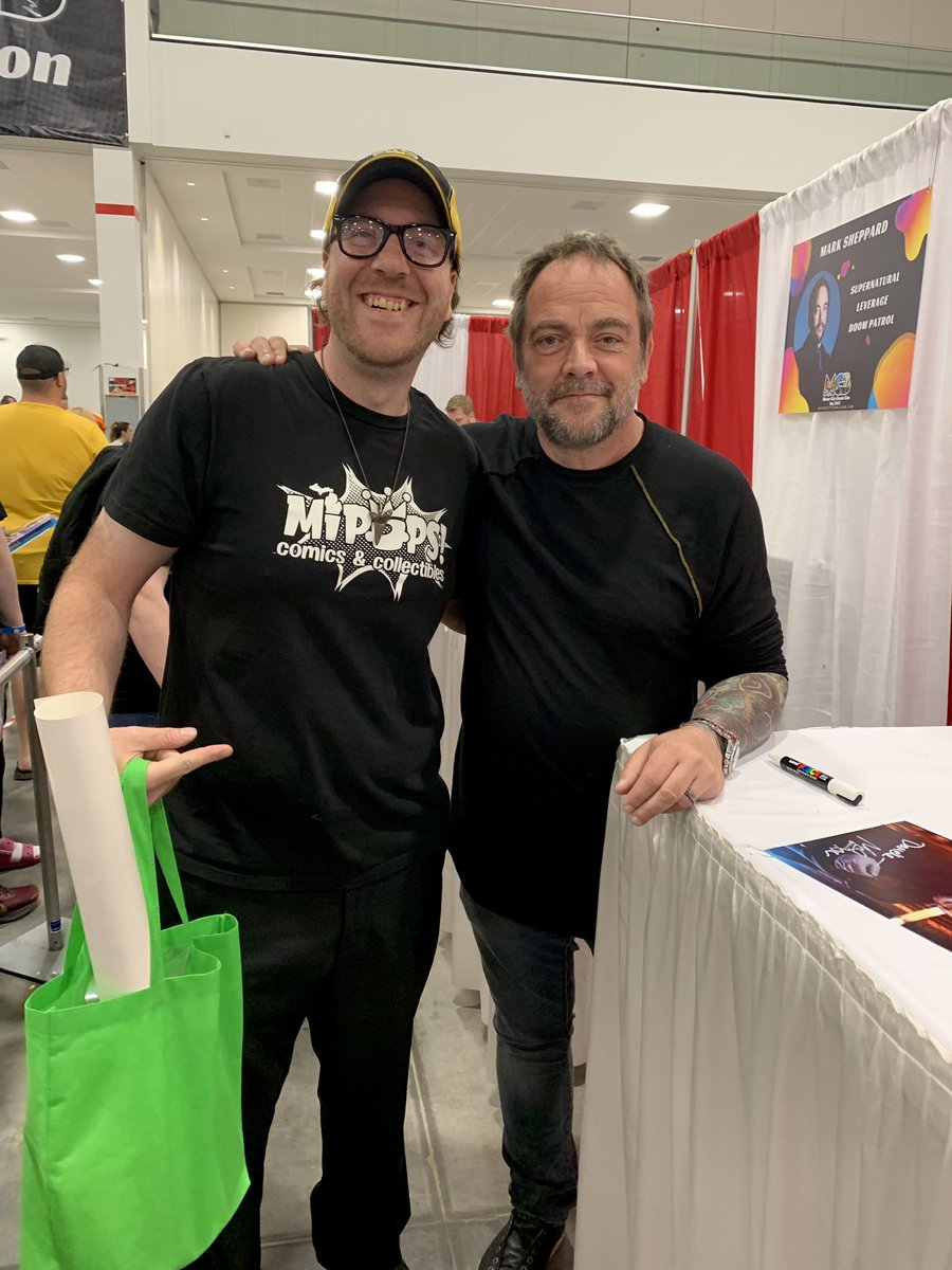 Mark Sheppard is a very nice & funny guy! We were going to do a quick video but I saw that people were waiting. So next time! #MotorCityComicCon #novimichigan #michigan #supernatural #nerd #collector