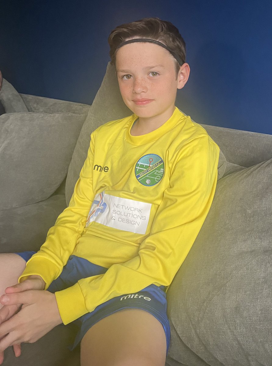 Ben Rising proud to be wearing his hero’s winning hairband - thank you @KaiWalters - brilliant day. Well Done Ascot #ascotunited #winners #FAVaseFinal @AscotUnitedFC