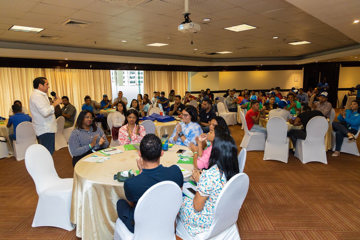 MartinTorrijos's tweet photo. Interesante conversación con los jóvenes del @PP_Juventud sobre los “Retos de la Juventud en la Política” en un seminario de formación de la juventud del @PP_Panama. #UnidosPorPanamá https://t.co/UJannt1qIc