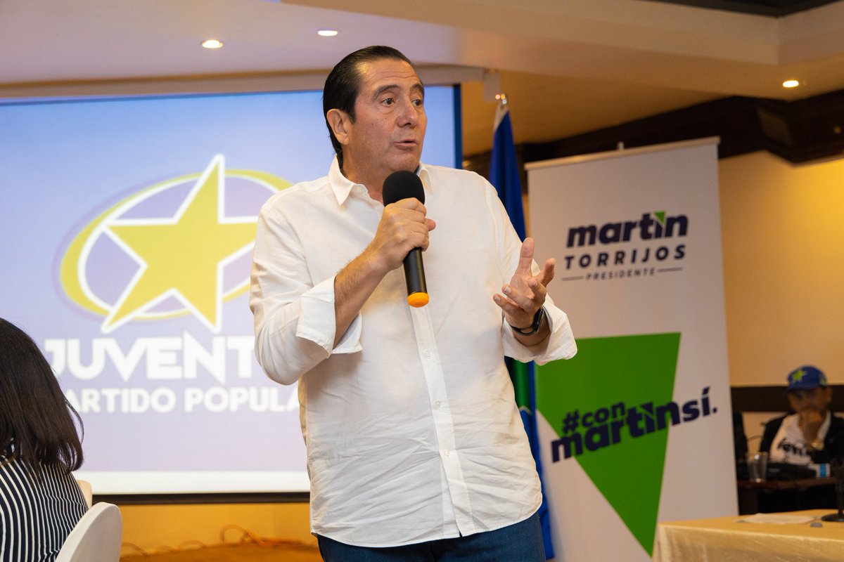 MartinTorrijos's tweet photo. Interesante conversación con los jóvenes del @PP_Juventud sobre los “Retos de la Juventud en la Política” en un seminario de formación de la juventud del @PP_Panama. #UnidosPorPanamá https://t.co/UJannt1qIc