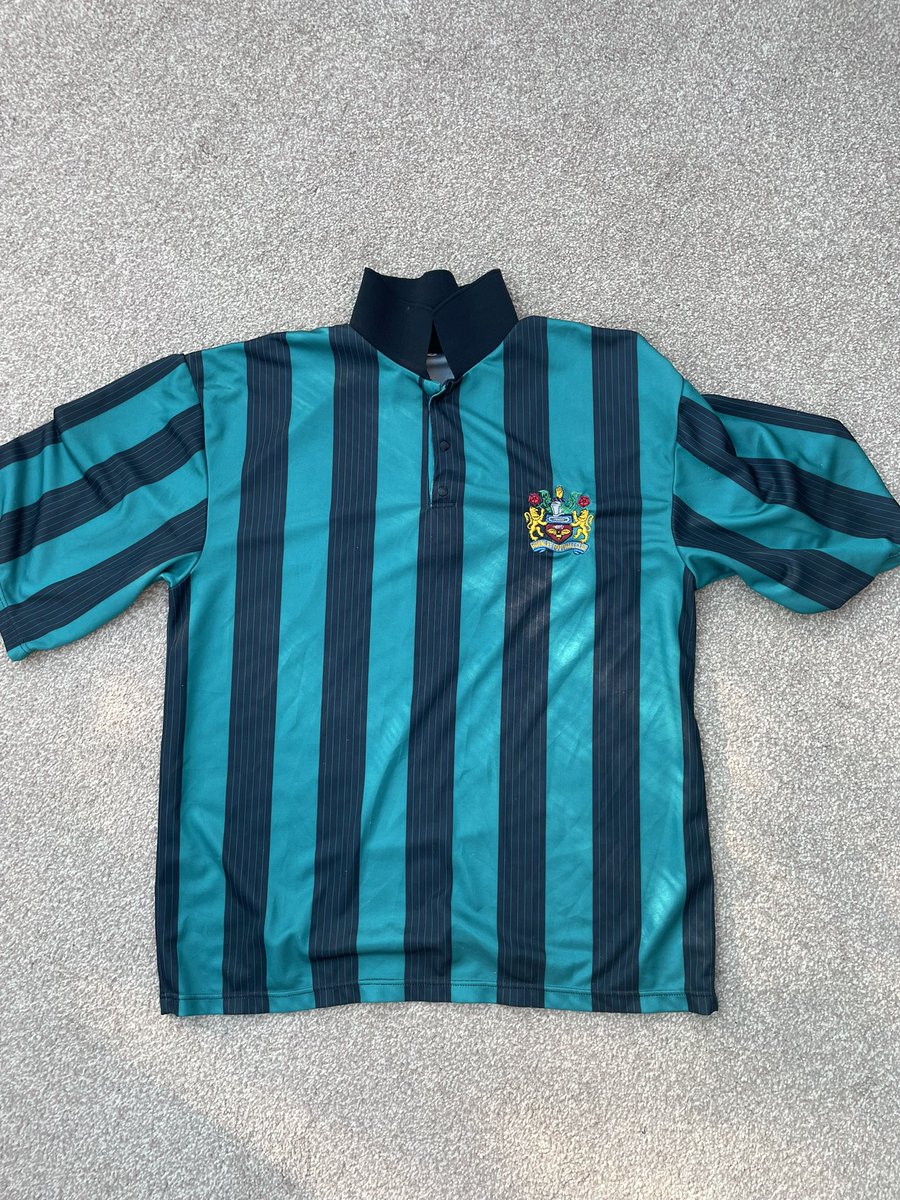 gksean's tweet photo. Need a shirt dating/verifying. No idea what year or if it’s a copy. @classicshirts @BurnleyOfficial @shirts_original @retrokits_ltd @jerseys_retro https://t.co/u6gXOtVM1l