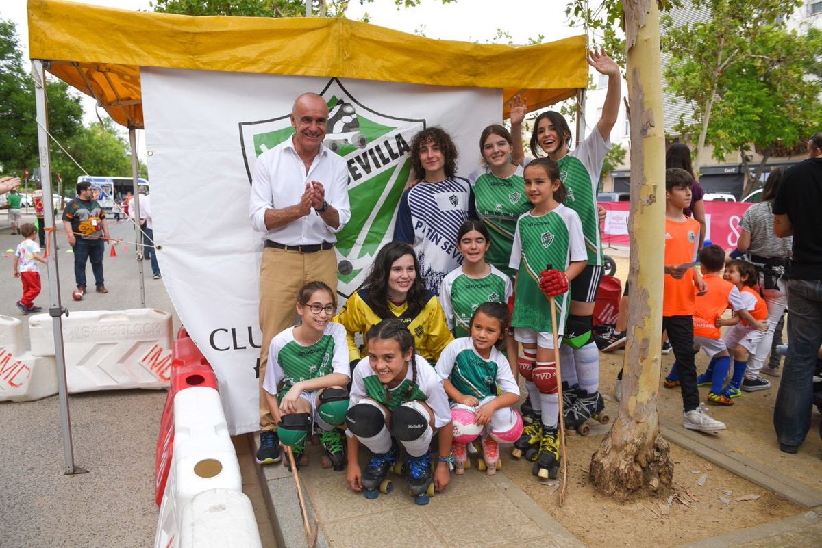 antoniomunozsev's tweet photo. Este fin de semana hemos disfrutado de #CalleDeporte en la avenida Doctor Laffón Soto de Nervión y en la avenida de Finlandia de Los Bermejales.
⏩️ Seguimos llevando el #deporte como dinamizador de nuestros barrios para motivar a los más jóvenes junto a los clubes. ¡GRACIAS! https://t.co/vPO7NUBkdI