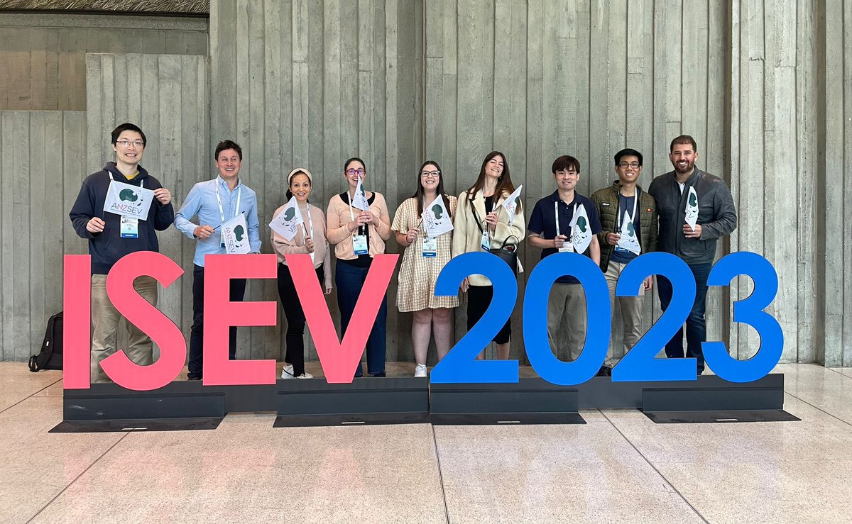 @ANZSEVresearch represent!!! Definitely the only #ExtracellularVesicle society at #ISEV2023 with their own flags 😎 🇦🇺 🇳🇿 … thanks to @cblenkie 😁
@IsevOrg @SNEVresearch thanks to @sciencysara for the photo!