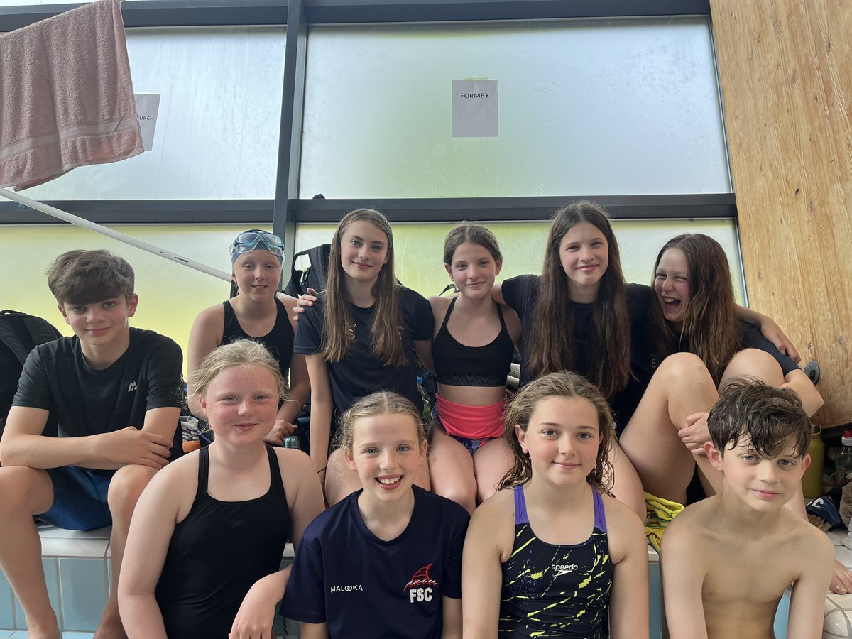 FormbySC's tweet image. What an amazing day for our swimmers! All 11 of you (including Bella) swam brilliantly! Loads of PBs, lots of great swimming, and tons of fun! Thank you to Ethan for accompanying the swimmers, giving them lots of top tips and eating sweets - it looks like a fantastic day! 🤩🏊🙌