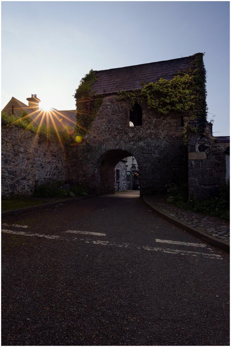 Posting a new photo from Carlingford, when I was there on 12/05/2023. This photo of The Tholsel in Carlingford. Such a beautiful village, on my/our doorstep. And such a beautiful sun starburst to photograph right next to The Tholsel, that evening.

#carlingford #carlingfordlough