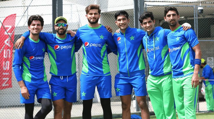 Usama7's tweet photo. RCB’s bowling attack without Siraj… https://t.co/HhDYVmNWum