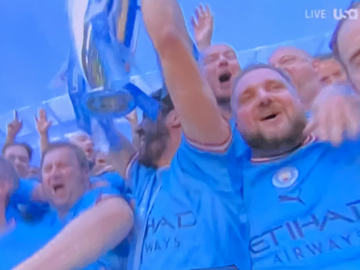 SongSparrowGo's tweet image. @ManCityES #HeyBlue Golden numbers on your #Champions kit look awesome! @premierleague @OfficialFPL