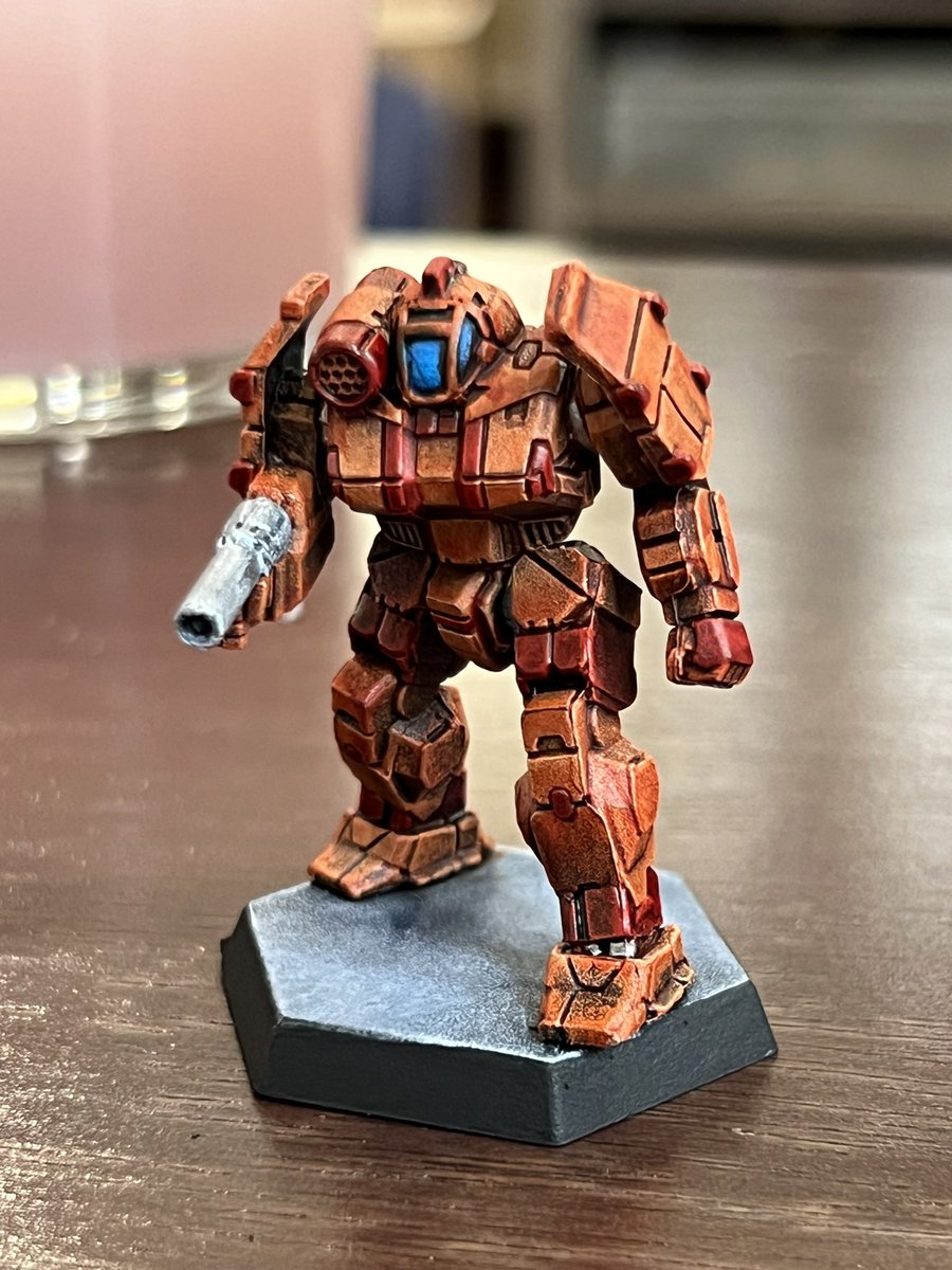 First Catalyst #Battletech fig complete! Simple paintscheme borrowing from the Oberon Guards. Not my best, but not terribad. Very pleased with how easy #Catalyst’s designs paint up, tho. #slapchop ftw, with #ArmyPainter speedpaints 1.0.