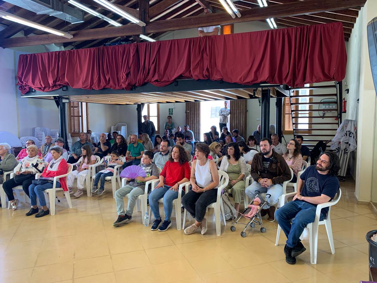 EUIB's tweet photo. Moltes gràcies a tota la gent que s'ha apropat a donar suport a la candidatura d'#UnidesPodem a #Consell amb @lilytarraga al capdavant 🔻✊

Sens dubte, la millor opció per a millorar la vida dels consellers i les conselleres! Força i encerts! 💪 https://t.co/Ze0GIlEUOd