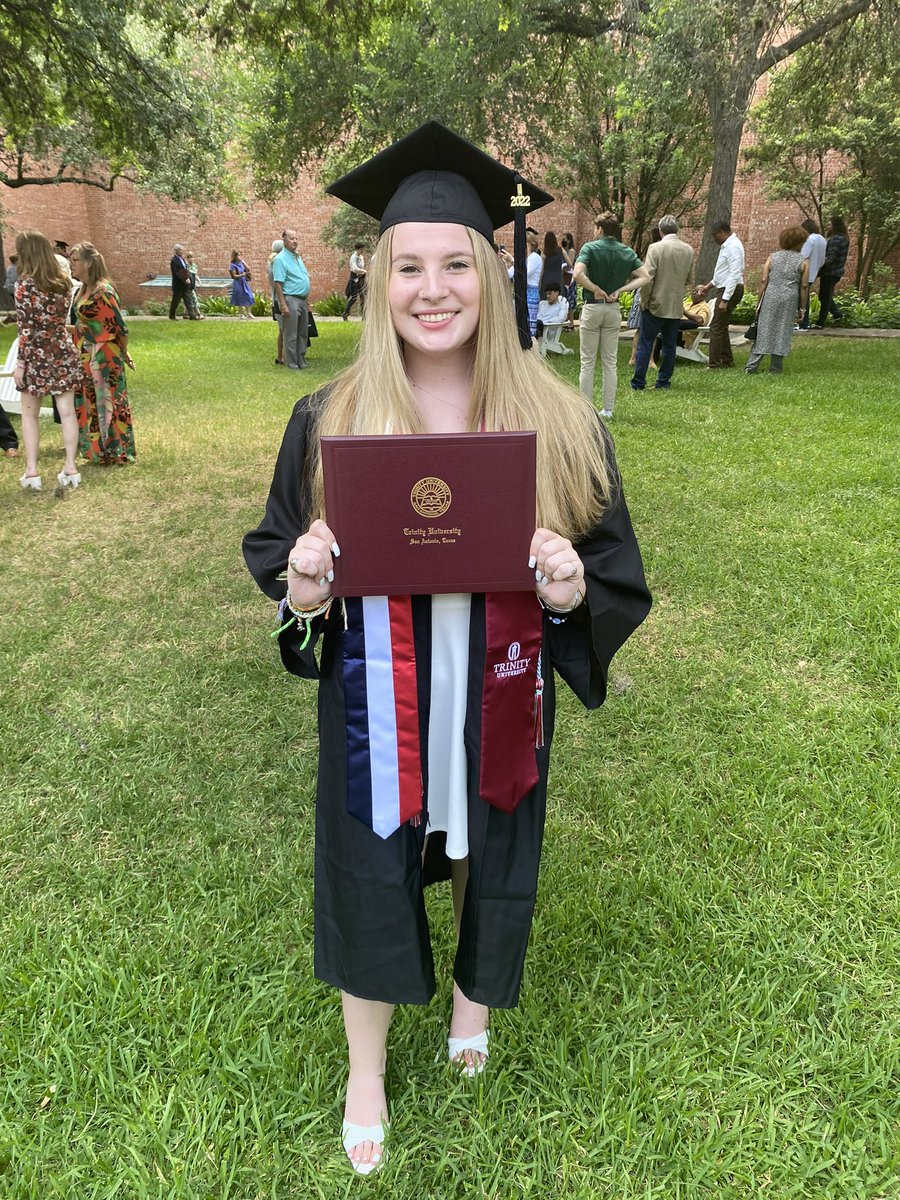 nintiharwrites's tweet photo. In honor of the one year anniversary of my graduation from Trinity University! I graduated with a Bachelor of Arts in History and Political Science and a minor in Creative Writing. It’s hard to believe it’s already been a year! 👩🏼‍🎓🎓 https://t.co/dSdDog6asz