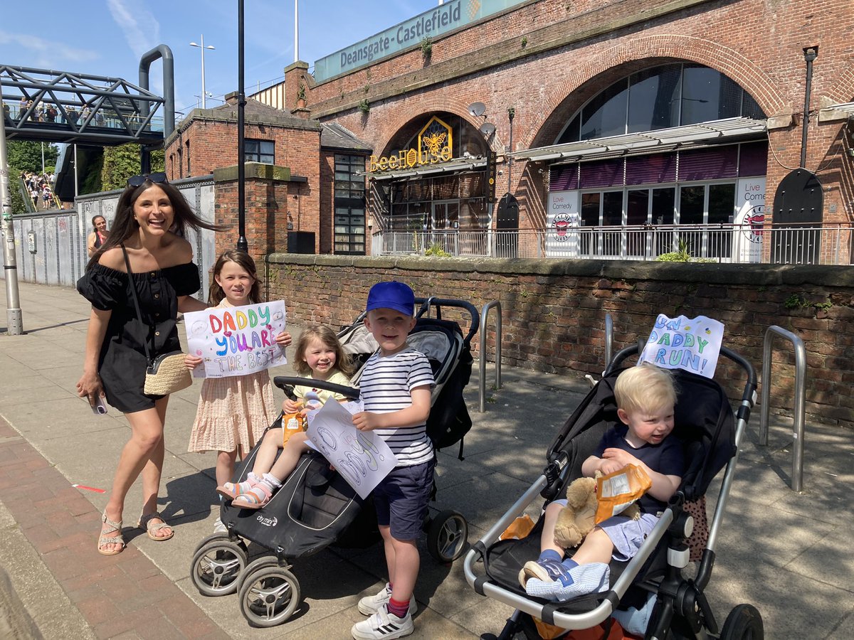 Brilliant atmosphere today in Manchester for the 10k - well done to <a href="/mattclax/">matt claxton</a> and all of my <a href="/DeloitteUK/">Deloitte UK</a> team who ran today in the heat 😎very proud of you all!