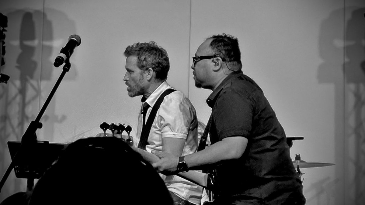 my_random_tweet's tweet photo. Absolutely amazing gig @LoudenSwain1 - felt like we were in someone’s house! So personal and private - it was incredible! 
@BasingstokeCCon https://t.co/zduYVkhNug
