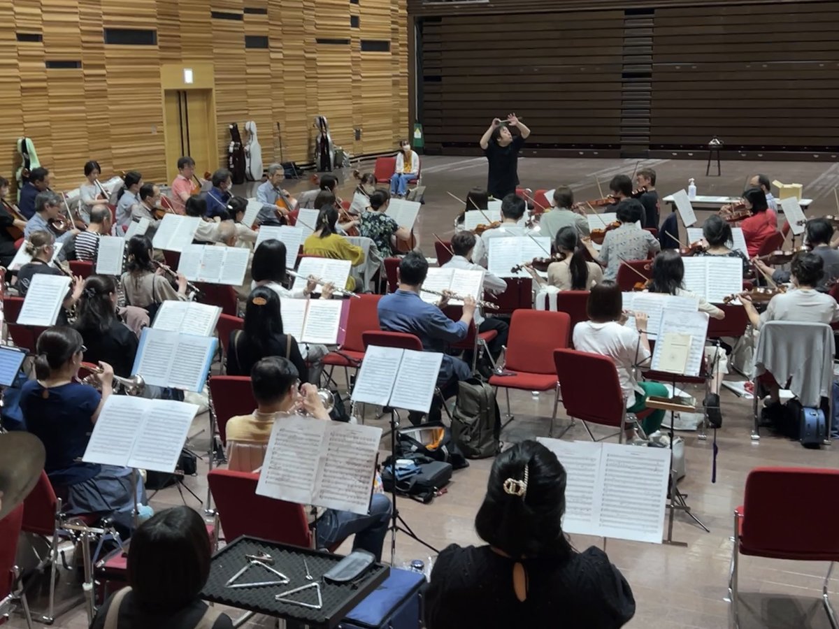 kcpo_osaka's tweet image. やっぱりマエストロ翔さんスバラシイ〜お人柄ももちろん音楽も！！！皆さま、お待ち申し上げております！#関西シティフィル  #KCPO #関西アマオケ #アゼリアホール #池田市 #伊藤翔 #ベートーヴェン #ビゼー #ドボルザーク #運命 #カルメン #謝肉祭