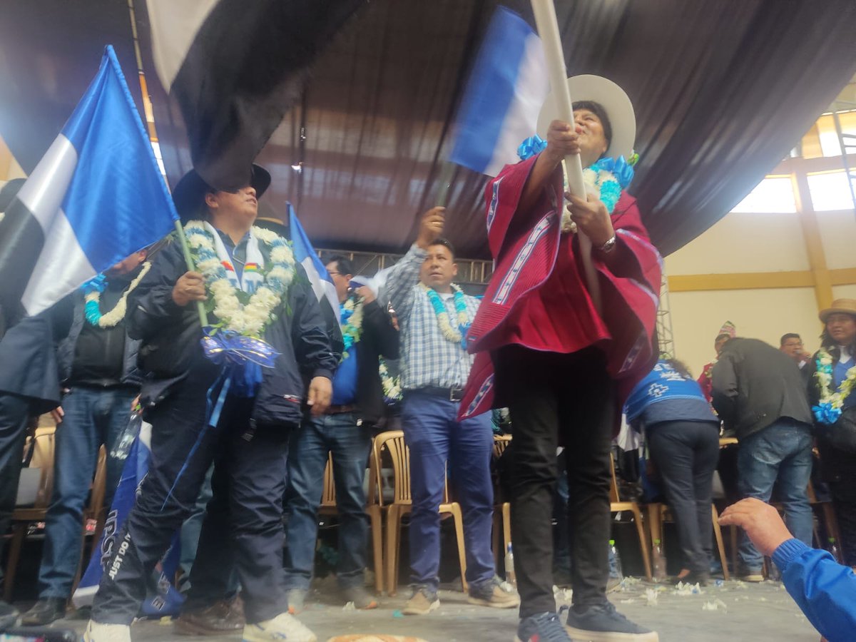FabiolaConcejal's tweet photo. Hoy estuvimos en el primer encuentro departamental de Oruro, junto a nuestro presidente del MAS-IPSP https://t.co/tZHdPUqq4e