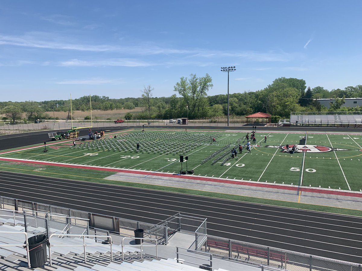 smleverentz's tweet image. Our facilities crew doesn’t get enough love. They’re out here setting up for Antioch’s commencement and squaring seating for our graduates down to the inch. The INCH, people!!! 

Thank you D117 facilities team!  

@JeffFeucht @BerrieMichael #sequoitpride #respect