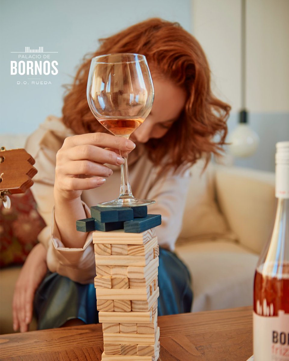 Una partida de jenga bien acompañada. Comparte esos momentos entre risas 😂 y una copa de nuestro frizzante.