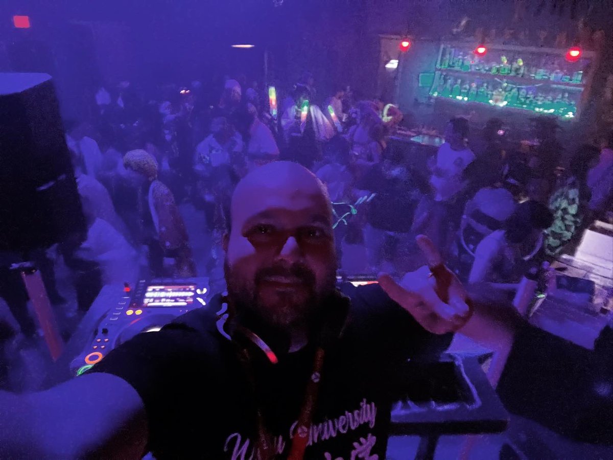SephiHakubi's tweet photo. 🔥@clubkaiju #DemonNight was an absolute slay. Thank you everyone who showed love during my set and the masses that packed #SanAntonio’s home for pure raves, #800Live. Cya’ll at @SekaiTx! #AnimEDM #rave #cosplay #AniTwt https://t.co/x1aUJ0f9MH