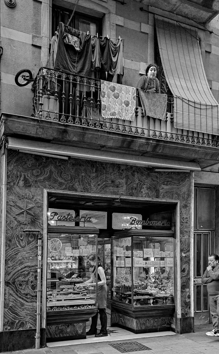 #Barcelona #ElRaval #blackandwhitephotography #streetphotography #urbanphotography #mobilephotography