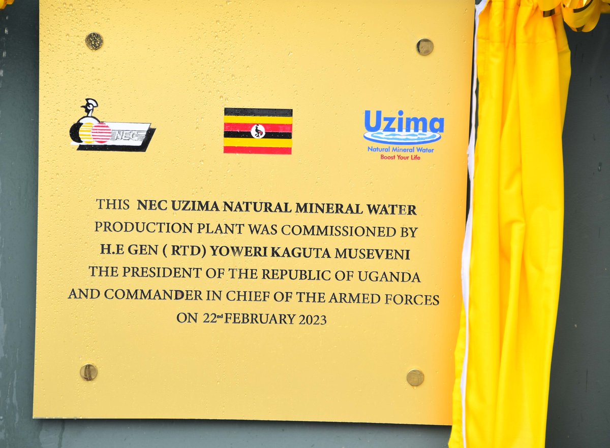 President <a href="/KagutaMuseveni/">Yoweri K Museveni</a> commissions Uzima Mineral Water Plant in Kakiri, Wakiso District. Uzima Mineral Water is produced by the Uganda Peoples Defence Forces (UPDF) under <a href="/NECUPDF/">NATIONAL ENTERPRISE CORPORATION</a>. Kasiiki waguan? Ndete? 

#UgandaSecurityExhibition