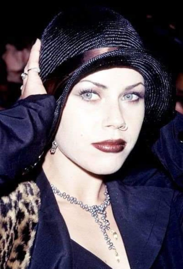 Happy Birthday Fairuza Balk!!       