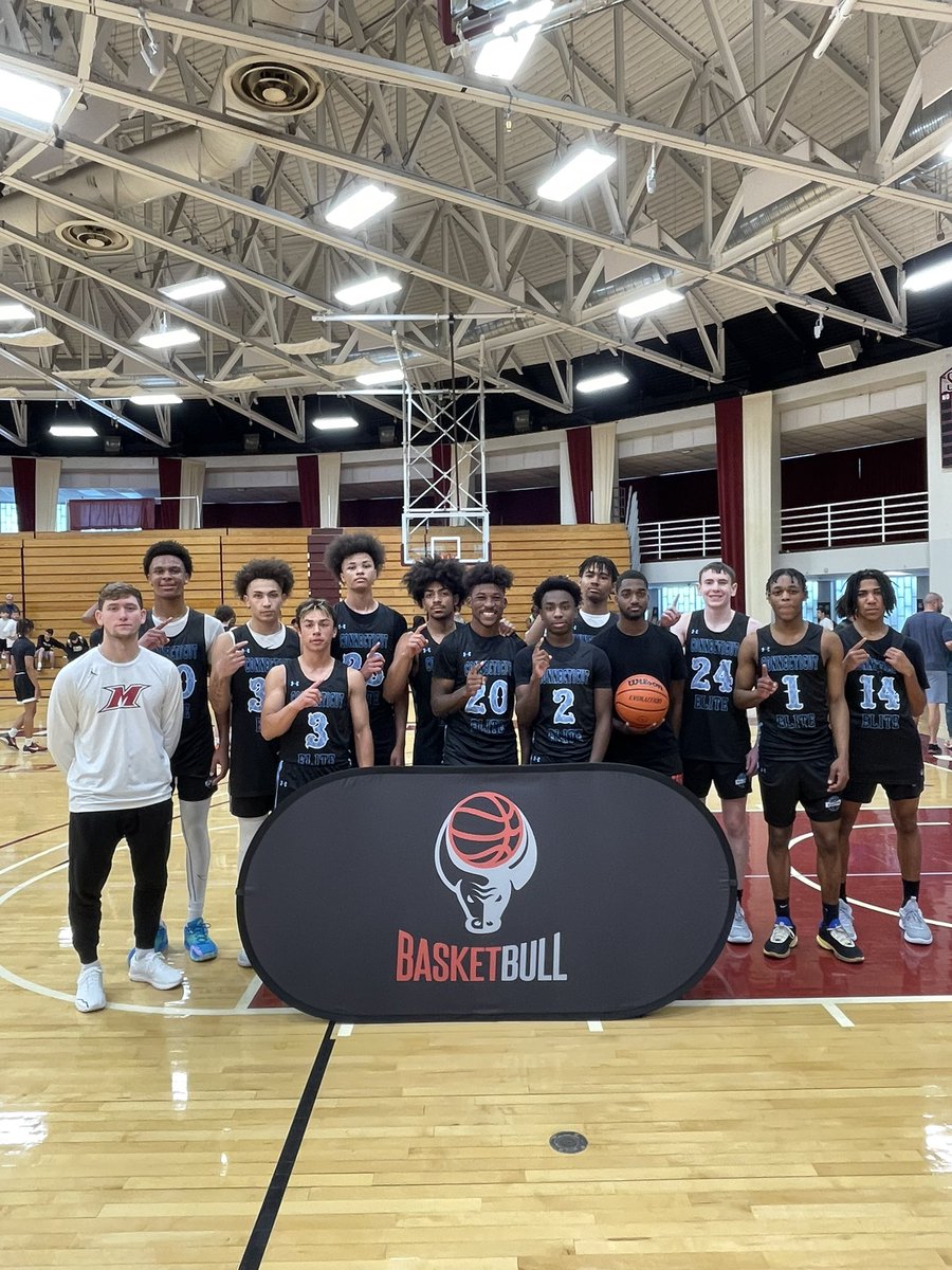 BasketBullhoops's tweet photo. @CT_Elite_BBall takes home the title for the boys 10th grade division at the Hall of Fame Classic #hofsc https://t.co/Z9r9lMrcdR