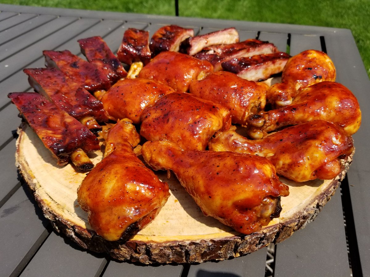 Bbq-terie
Is that a thing? 
#bbq #bbqlife #ribs #spareribs #chicken #chickenthighs #chickendrumsticks #charcuterie #bbqcuterie