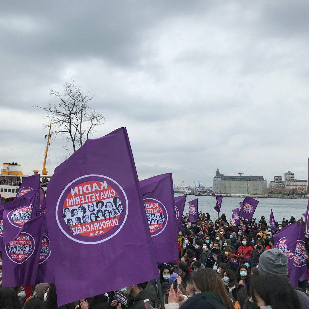Zonguldak Çaycuma'da Furkan Sevinç tarafından cinsel istismara maruz bırakılan 2 yaşındaki çocuk hayatını kaybetti. Fail tutuklandı.

Faillere cesaret veren bu düzeni değiştireceğiz, mücadelemizle çocukların yüzlerinin güldüğü bir yaşamı var edeceğiz.
google.com/amp/s/www.cumh…