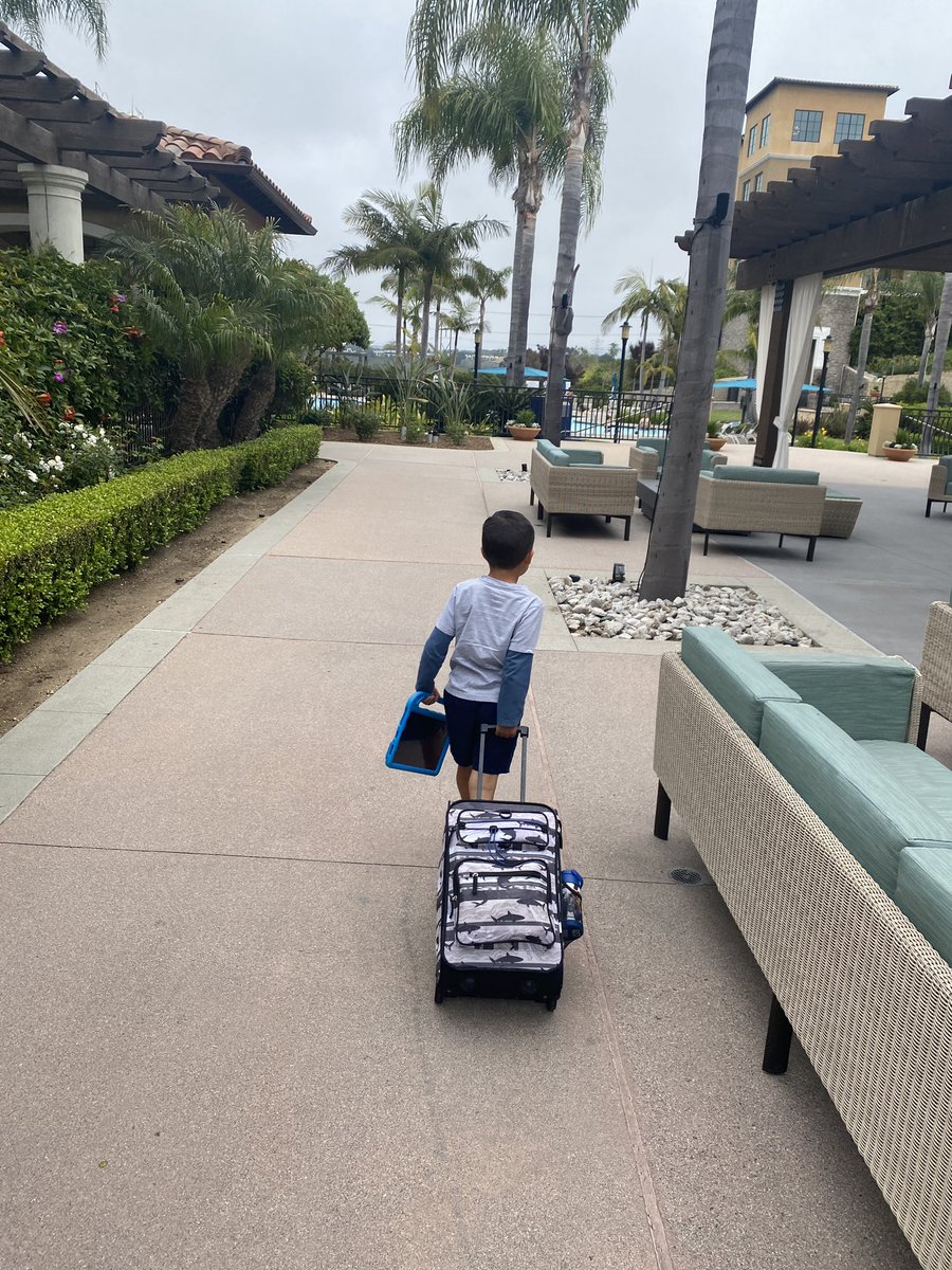 Claudia D'Leon tweet media