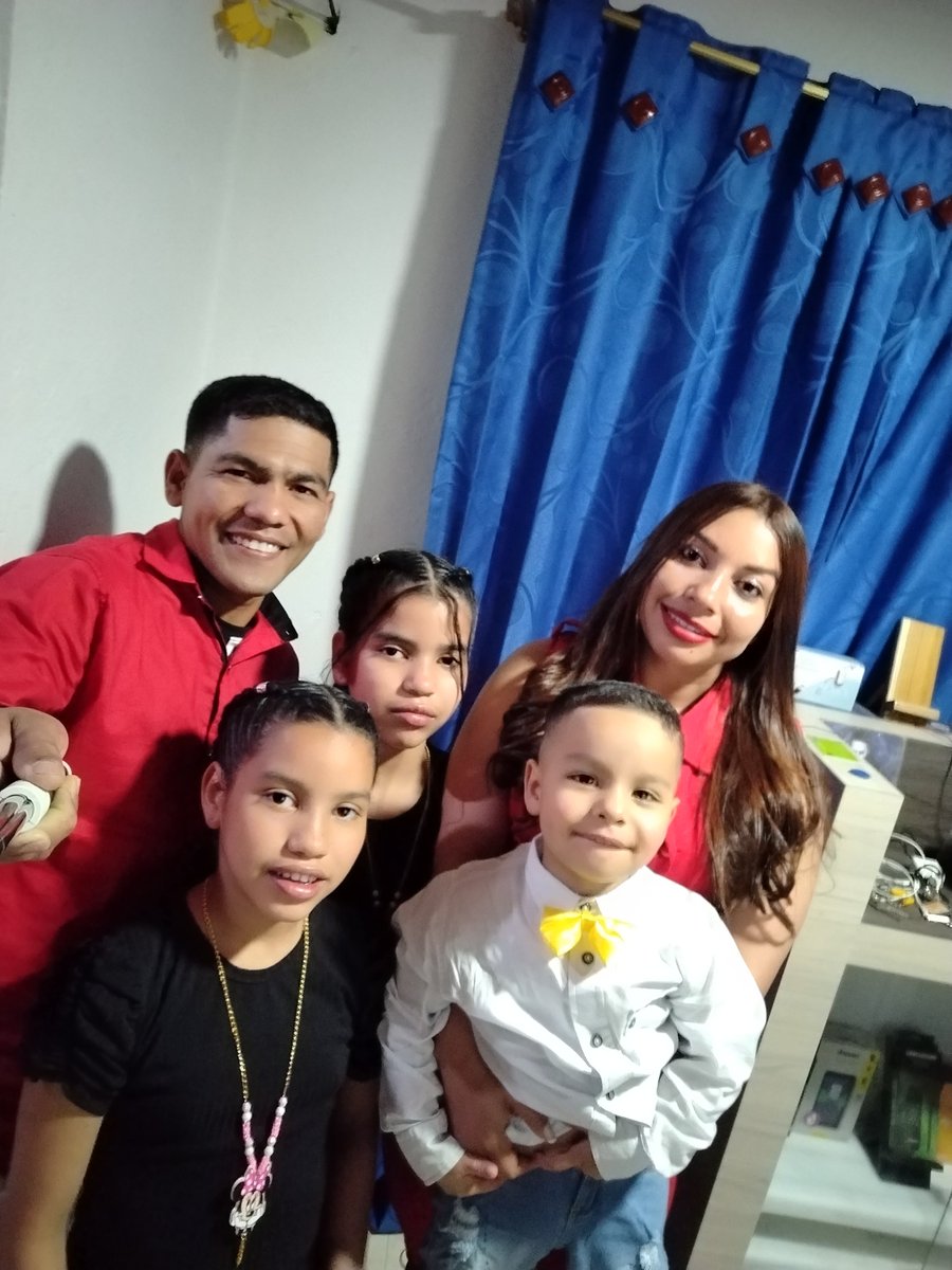 saralac's tweet photo. "#Enfamiliaconstruimospazcuando" dialogamos y realmente nos escuchamos https://t.co/ywn2Pj5XAC