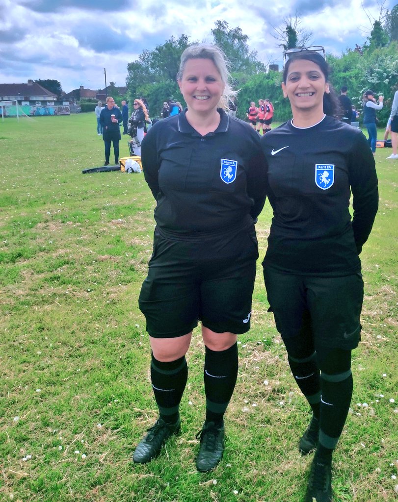 Very rarely do I get to work alongside a fellow female referee. There's an immediate connection and mutual respect that is like no other. 🙏❤️⚽
#girlsthatref #mygametoo #Weallbelong #femalerefereeswanted
@KentFA