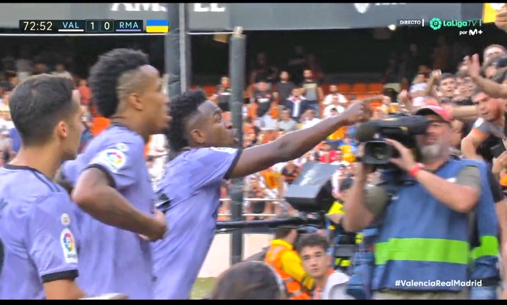 MemelenciaFC's tweet photo. Imagínate llamarte Josep, ser un humilde albañil de Manises y tener bailando a un multimillonario que juega en el Madrid. Tremendo. https://t.co/eABkmp1FNq