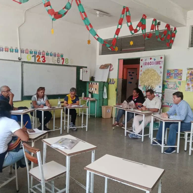 EFPP_ARAGUA22's tweet photo. Desde el Estado Aragua Cuna de la Revolución. Se realizó el 2do  Encuentro del Colectivo de Formación Comunal del  estado Aragua, creado para fortalecer y elevar la conciencia  del Poder Popular
#PoderPopularenFormacion
@nicolasmaduro
@jaarreaza.ve
@dcabellor 
@karinacarpioaragua https://t.co/6kgxRG9yTh