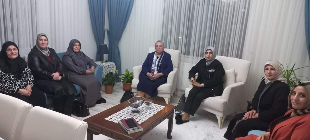 Kadın Kolları İl Başkanımız <a href="/rahanklnk/">Av. Rahşan Külünk</a>, MKYK  Üyemiz  Syn.<a href="/YildizGungor4/">Yıldız GÜNGÖR</a> ile  birlikte #Kavakyolunda ev toplantımızı  gerçekleştirdik.Ardından da #EvZiyaretlerimize devam ediyoruz.Cumhurbaşkanımızın selamını  ileterek #28Mayıs için desteklerini istedik.
<a href="/RTErdogan/">Recep Tayyip Erdoğan</a> 
<a href="/AKKADINGM/">AK Parti Kadın Kolları</a>