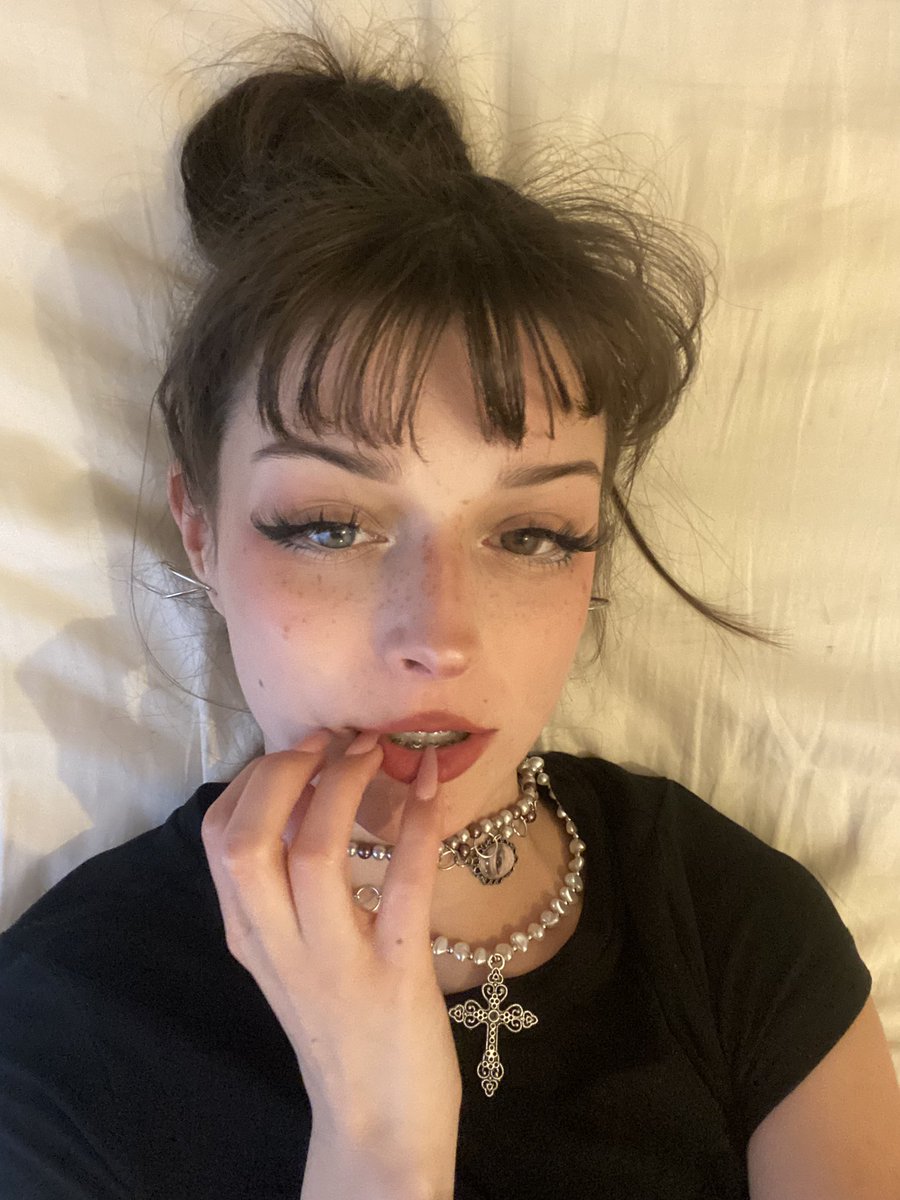 puppyavie's tweet photo. posting these but with my boobs out on the secret site😵‍💫 https://t.co/RtRXskroEJ