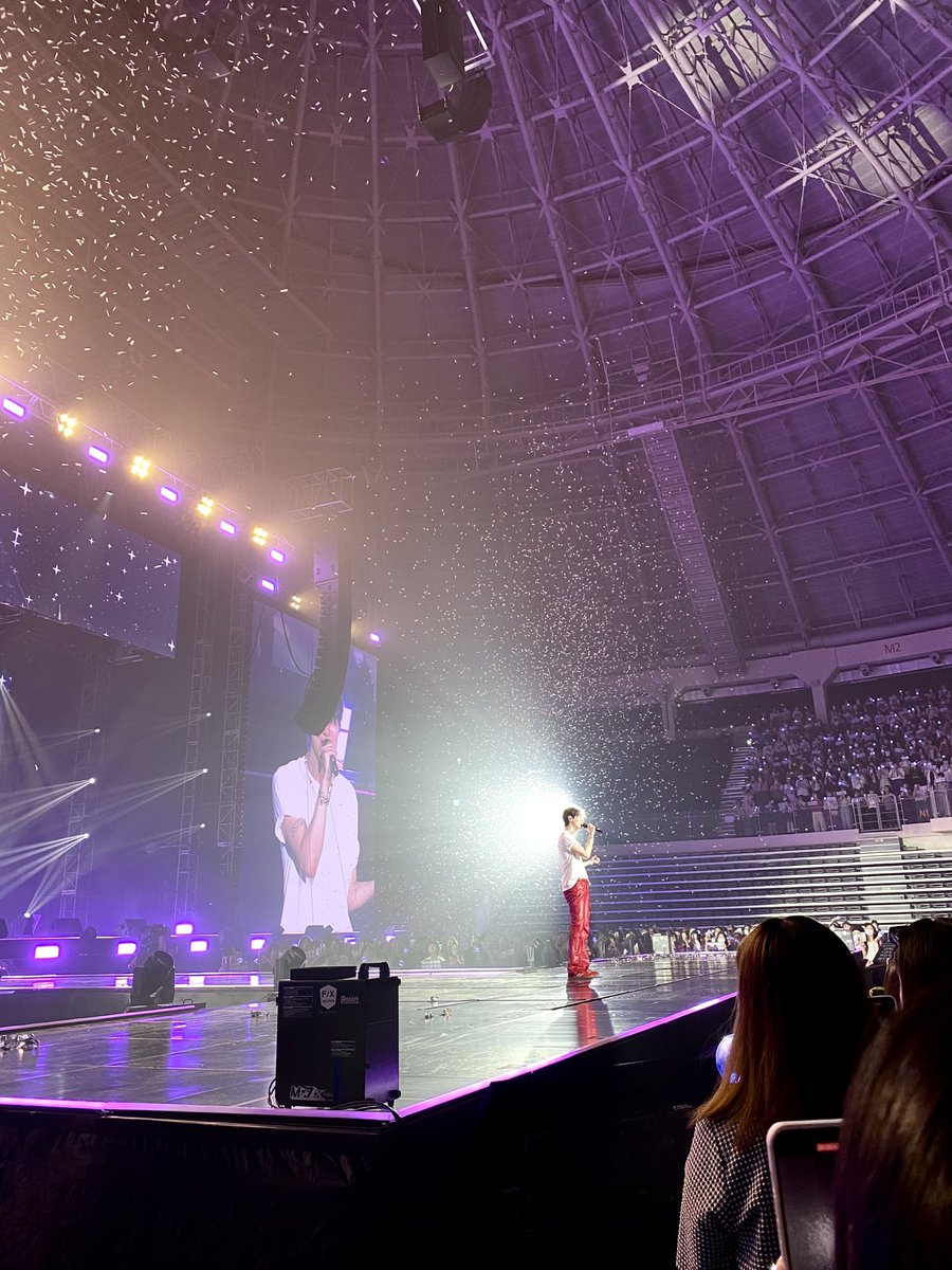 tensionupCHO's tweet photo. 지난 4년 스스로 본인 멱살을 잡고 혼자서 힘든 사투를 벌여 걸어온 결과 이제 공연 때 들을 수 없는 곡도 많이 생기고ㅜㅜ 한 곡 한 곡 들을 때마다 수많은 일들이 주마등처럼 스쳐지나가는 2시간이었다 즐거웠어 승연아!! https://t.co/ztOSZ812Gw