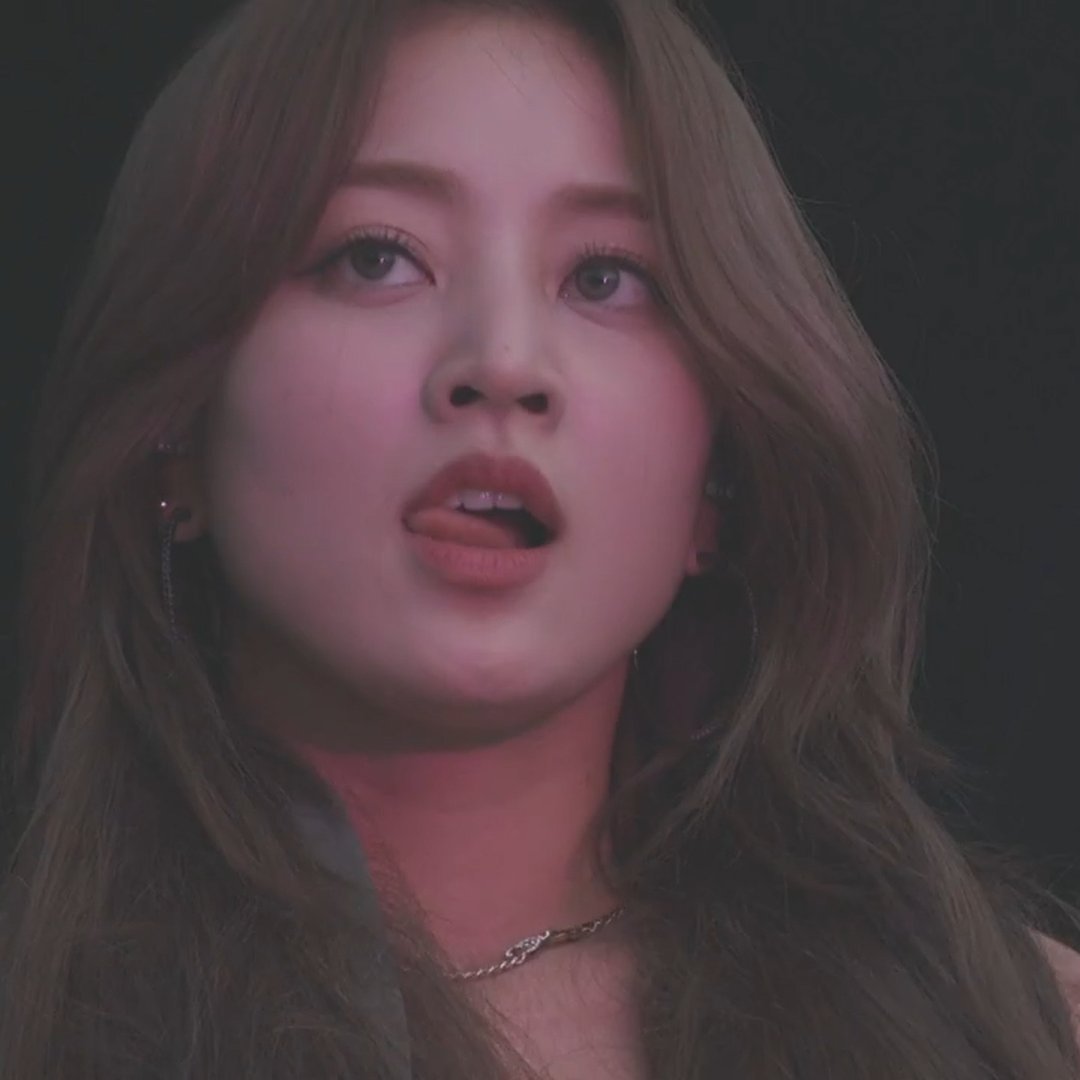 jihyo moments that could kill a sapphic tweet media