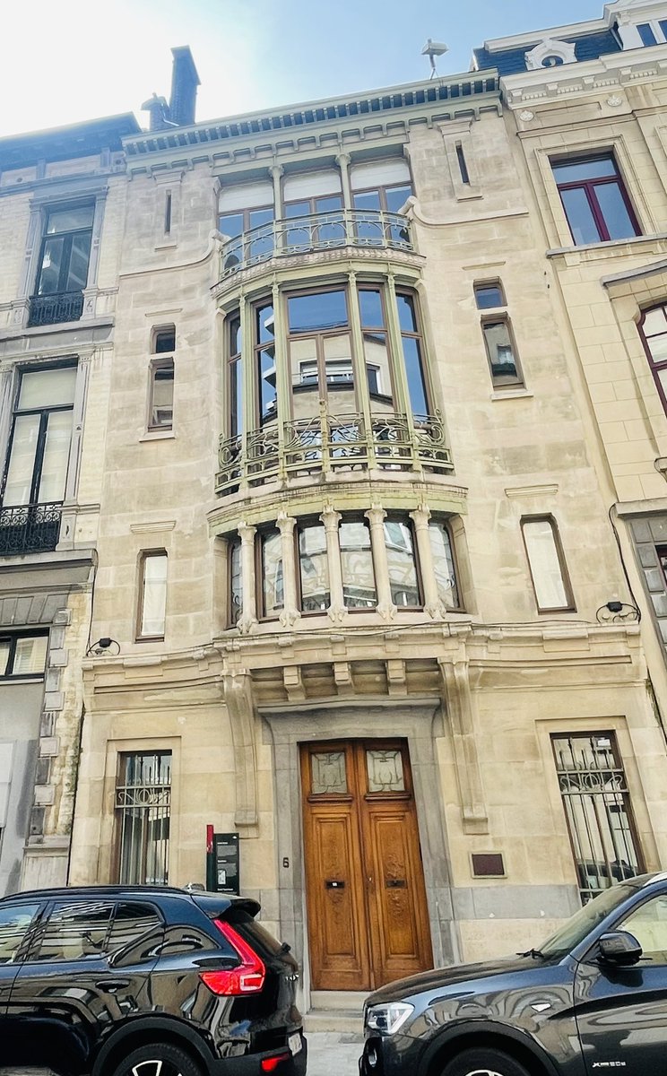 DavidWeytsman's tweet photo. Visite guidée du patrimoine de l’Avenue Louise… à mieux protéger, entretenir et mettre en valeur, notamment dans le cadre de notre projet #Louise2030 🇧🇪
#ArtNouveau #ArtDeco #NeoClassique #BeauxArts #Eclectisme https://t.co/doLx4s9uD2