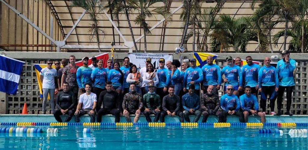 Desde La Guaira, en las instalaciones del Complejo de piscinas de @guardacostas_21, Se desarrolló la 1ra Válida del Campeonato Nacional de Tiro Subacuático "Copa DAEX-ARMADA" en compañia de <a href="/FVAS_Venezuela/">FVAS</a>, en el marco del Bicentenario de la Batalla Naval del Lago de Maracaibo.