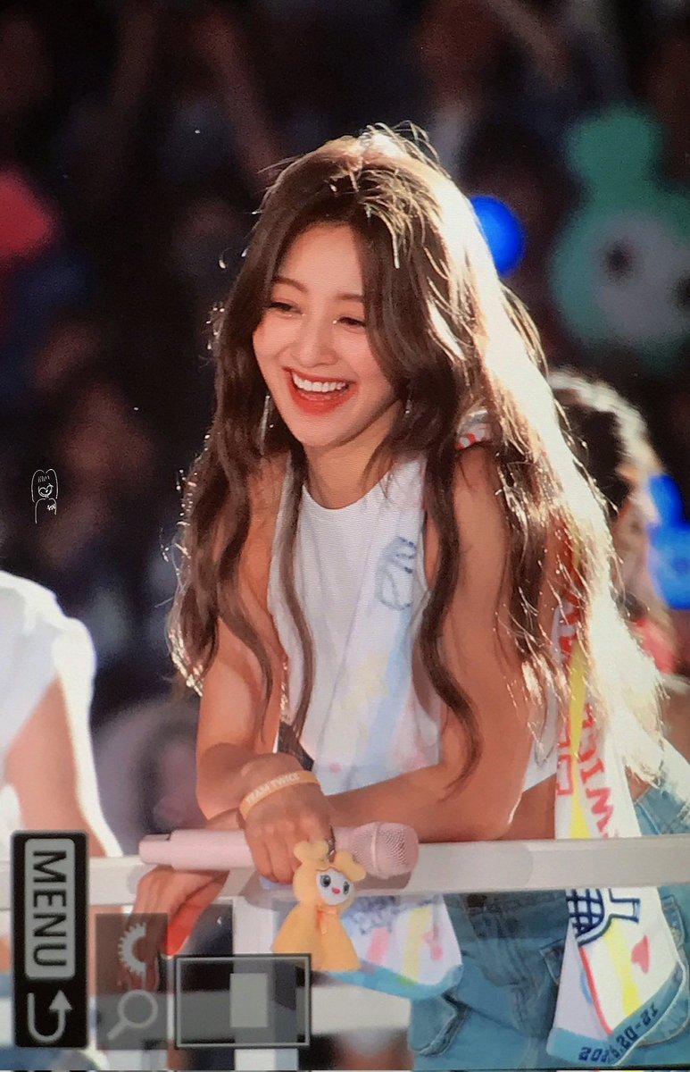 jihyo moments that could kill a sapphic tweet media